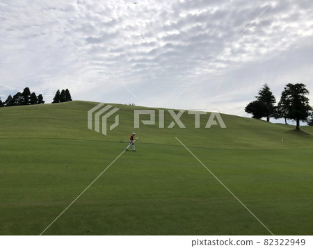 Enjoy golf at the end of summe ... 82322949
