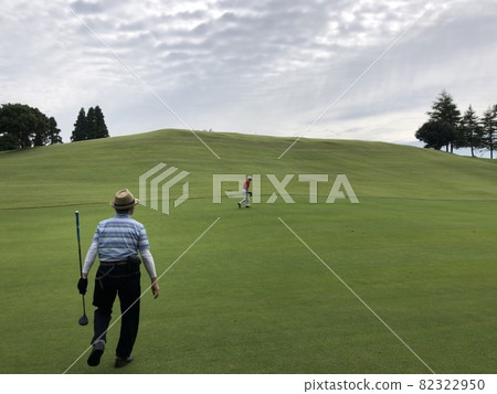 Enjoy golf at the end of summe ... Enjoy golf at the end of summe ... 82322950