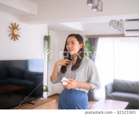 operate, female, lady 82323365