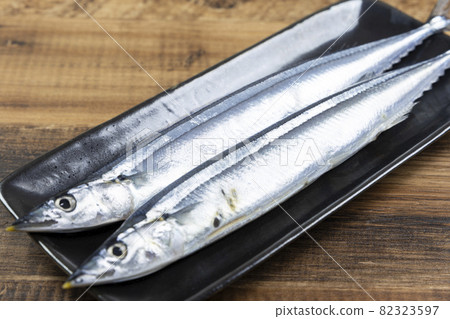 Fresh autumn taste saury landed in Hokkaido 82323597