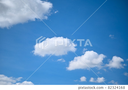 Blue sky with white coulds background. 82324168