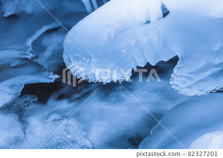 Frozen Yokotani Valley Frozen Yokotani Valley 82327201