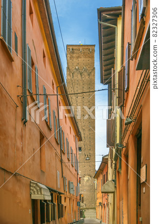 Street in Bologna, Italy 82327306