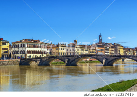 Embankment of Arno river, Florence, Italy Embankment of Arno river, Florence, Italy 82327419