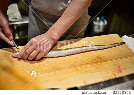 The cook's wonderful conger eel handling 82328596