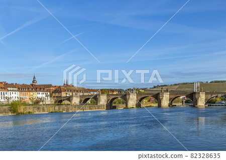 Alte Mainbrucke (old bridge), Wurzburg, Germany Alte Mainbrucke (old bridge), Wurzburg, Germany 82328635