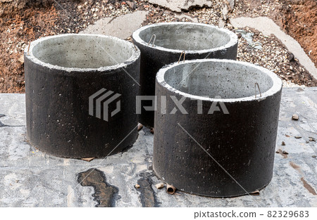 Large concrete rings on the construction site 82329683