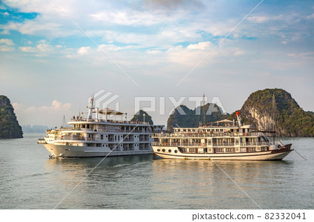 Halong bay, Vietnam 82332041