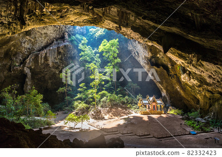 Royal pavilion in Phraya Nakorn cave 82332423