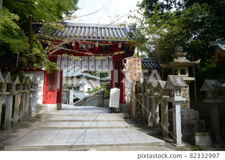 Chogosonshiji Temple Akamon, Ikoma District, Nara Prefecture 82332997