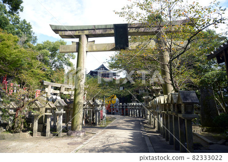 奈良縣生駒郡長護尊寺、鳥居和大殿 奈良縣生駒郡長護尊寺、鳥居和大殿 82333022