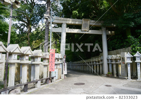 Torii on the approach to Gosonshiji Temple, Ikoma-gun, Nara Prefecture Torii on the approach to Gosonshiji Temple, Ikoma-gun, Nara Prefecture 82333023