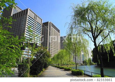 September Chiyoda 765 Otemachi and willow trees / Imperial Palace Uchibori September Chiyoda 765 Otemachi and willow trees / Imperial Palace Uchibori 82333661