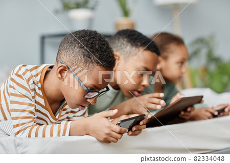 Kids on Internet 82334048