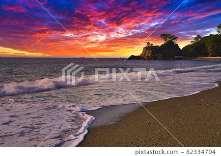 Sunrise scenery of Katsurahama 82334704