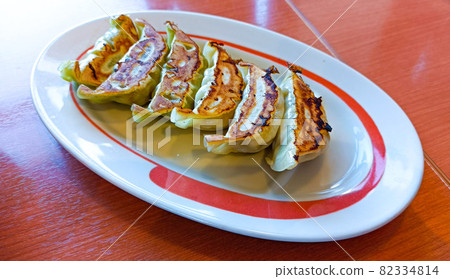 One piece of roasted dumplings One piece of roasted dumplings 82334814
