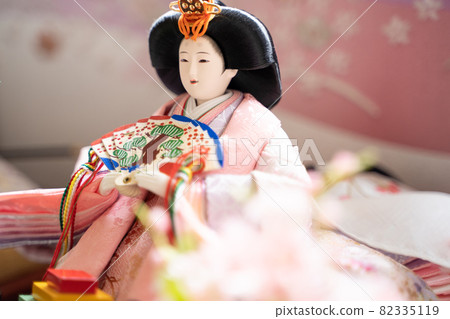 一個娃娃 82335119