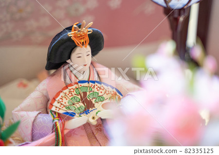 一個娃娃 82335125