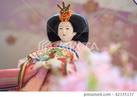 一個娃娃 82335137