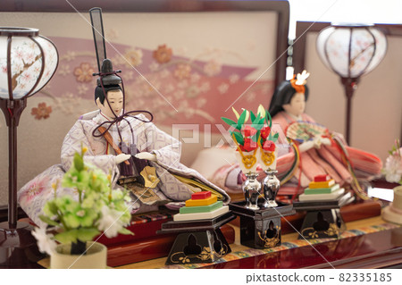 A doll A doll 82335185