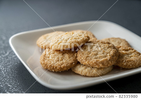 Whole grain cookies on a white plate [black background] 82335980