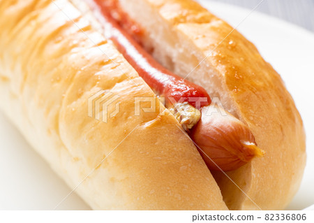 Hot dog up. 82336806