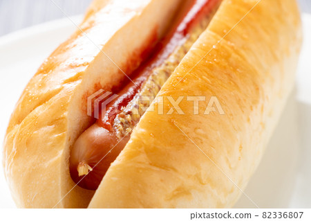 Hot dog up. Hot dog up. 82336807