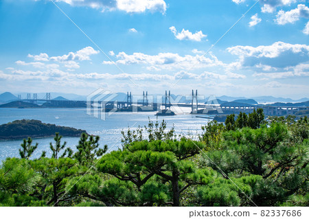 Scenery of the Seto Ohashi Bridge and the Seto Inland Sea from the Washuyama No. 2 Observatory, Kurashiki City, Okayama Prefecture 82337686