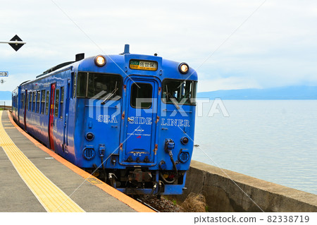 Nagasaki Prefecture JR Kyushu Omura Line Kiha 66.67 series retired Omura Bay & Chiwata Station 82338719