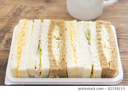 Delicious mixed sandwiches and hot coffee 82339213