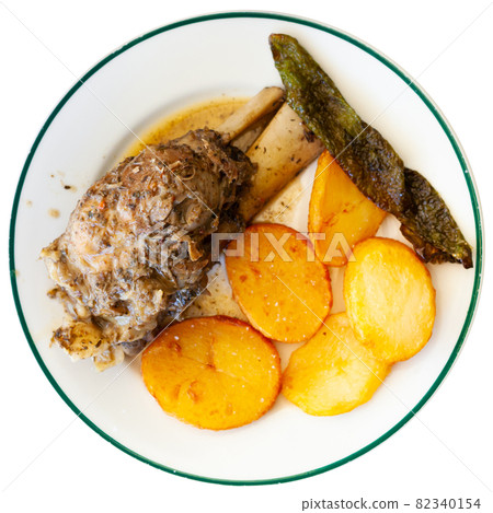 Braised pork knuckle with fried potatoes and baked pepper Braised pork knuckle with fried potatoes and baked pepper 82340154