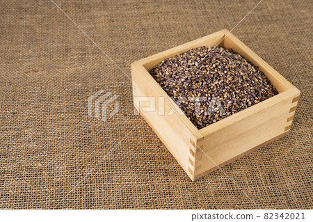 Purple rice cake, domestic miscellaneous grains, with shells, healthy ingredients 82342021