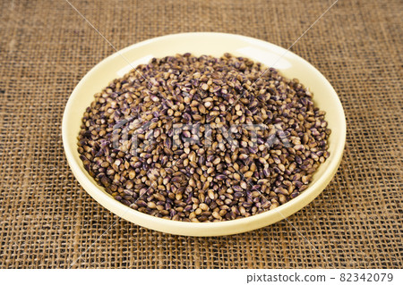 Purple rice cake, domestic miscellaneous grains, with shells, healthy ingredients 82342079