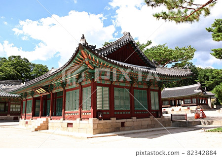Changgyeonggung 82342884