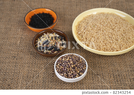 年糕、糙米、雜糧、豆芽羊栖菜、混合食材 年糕、糙米、雜糧、豆芽羊栖菜、混合食材 82343254