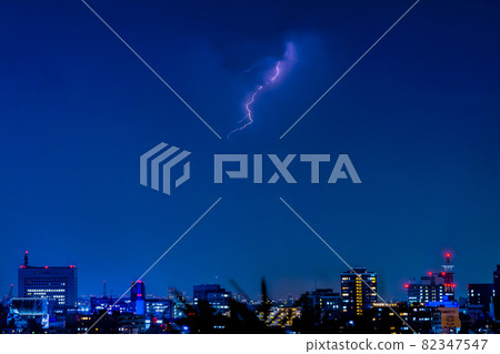 Lightning that appeared in the sky above Minato Mirai, Yokohama Lightning that appeared in the sky above Minato Mirai, Yokohama 82347547