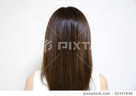 Back view of a woman with long hair 82347640