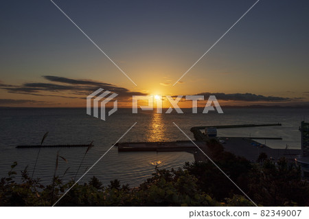 從青森縣 Kanita Kanranzan 公園朝陽 1 82349007