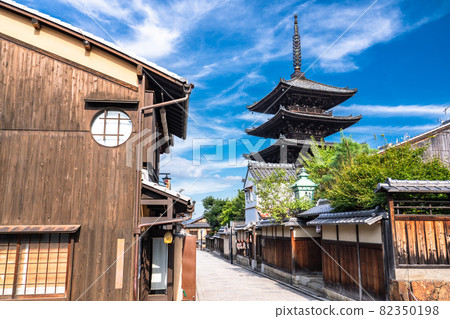 <Kyoto> Yasaka Pagoda and approach <Kyoto> Yasaka Pagoda and approach 82350198
