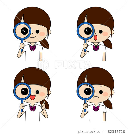 女學生用放大鏡看細節 82352728