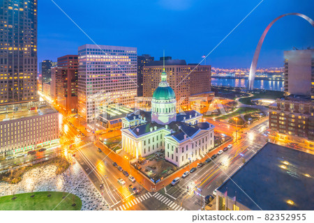 St. Louis downtown skyline at twilight 82352955