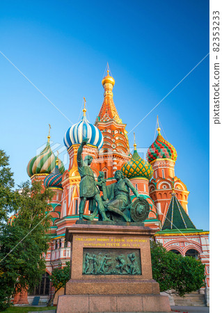 Basil's cathedral at Red square in Moscow Basil's cathedral at Red square in Moscow 82353233