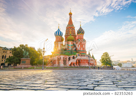 Basil's cathedral at Red square in Moscow Basil's cathedral at Red square in Moscow 82353263