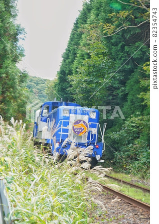 Okuizumo Orochi trolley train running in the mountains Okuizumo Orochi trolley train running in the mountains 82354743