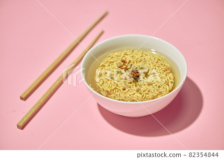 Instant noodles, instant noodles, wooden chopsticks 82354844