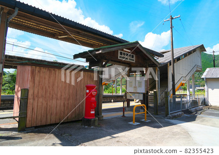 Bicchu-Kojiro Station building before demolition in 2022 and blue sky Niimi City, Okayama Prefecture 82355423