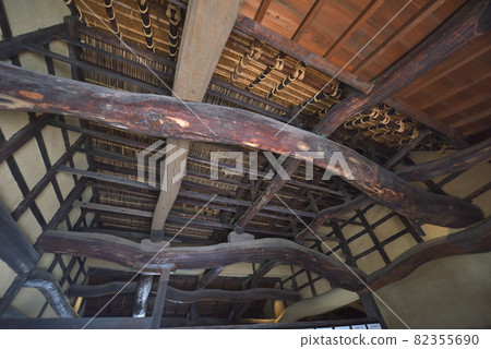 (Hyogo Prefecture) Hayashida Oshoya Former Miki Family Residence Attic Beams and Thatched Roof Base 82355690