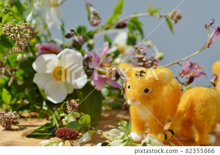 Felt tiger and autumn flowers Felt tiger and autumn flowers 82355866