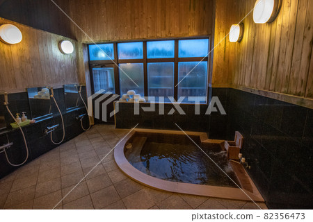Japanese healing hot spring 82356473