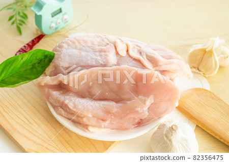 Chicken breast meat 82356475